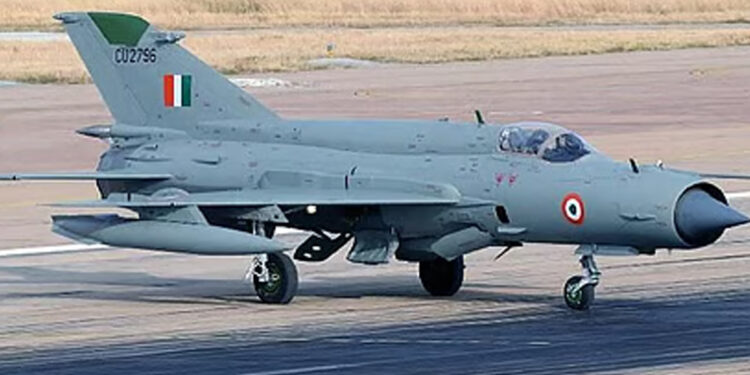 60 ஆண்டுகால சேவைக்கு முற்றுப்புள்ளி – மிக்-21 போர் விமானங்களுக்கு இந்தியா பிரியாவிடை