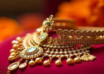 தங்க விலை வரலாறு காணாத உயர்வு : 2026ல் 10 கிராம் ரூ.1.5 லட்சம் எட்டுமா ?