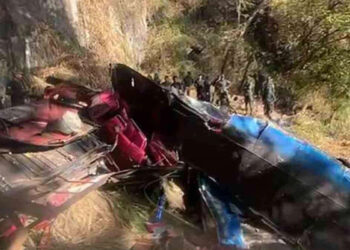 இலங்கையில் பேருந்து விபத்து : 15 பேர் பலி