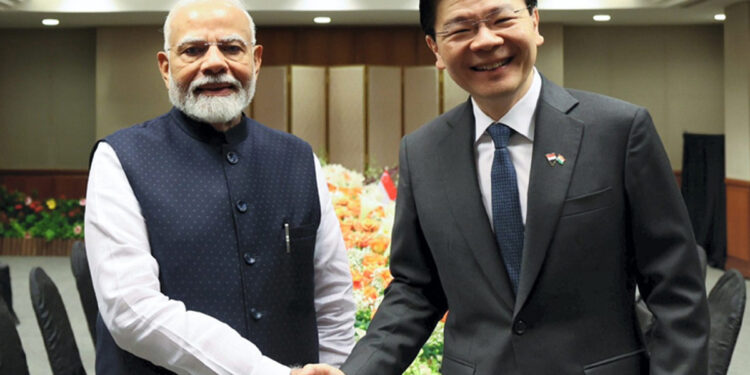 பயங்கரவாதத்திற்கு எதிராக ஒன்றிணைந்து போராட வேண்டும் : சிங்கப்பூர் பிரதமருடன் சந்திப்புக்கு பிறகு மோடி வலியுறுத்தல்
