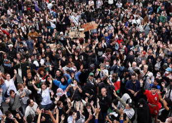 “அனைத்தையும் தடுப்போம்” போராட்டம் : பிரான்ஸ் முழுவதும் பரபரப்பு – 200 பேர் கைது