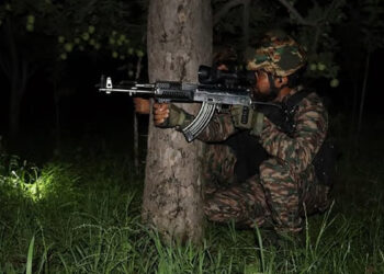 ஜம்மு காஷ்மீர் : குல்காம் வனப்பகுதியில் பயங்கரவாதி சுட்டுக் கொல்லப்பட்டார்