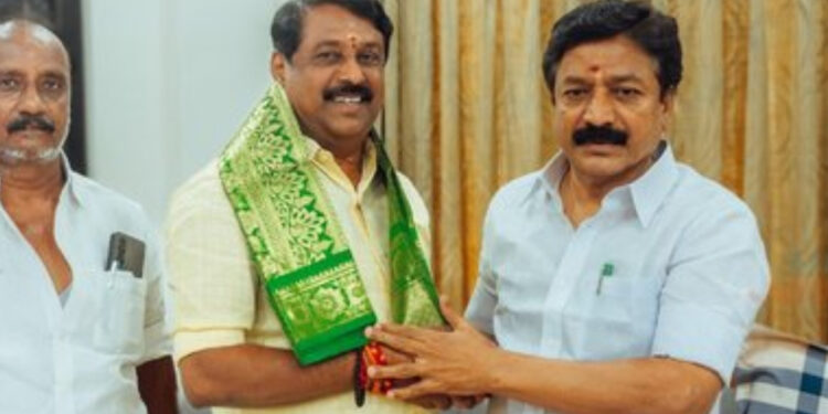 திடீர் சந்திப்பு : நயினார் நாகேந்திரன் – சிவி சண்முகம் இடையே ஒரு மணி நேர ஆலோசனை !