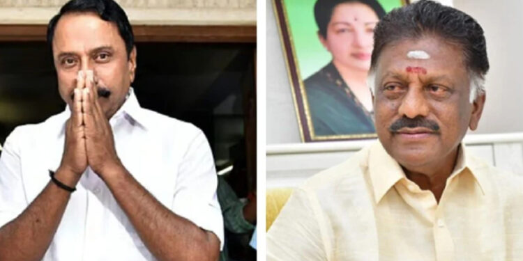 செங்கோட்டையனுடன் தொலைபேசியில் பேசிய ஓபிஎஸ் – தனி அறையில் 5 நிமிட ஆலோசனை !