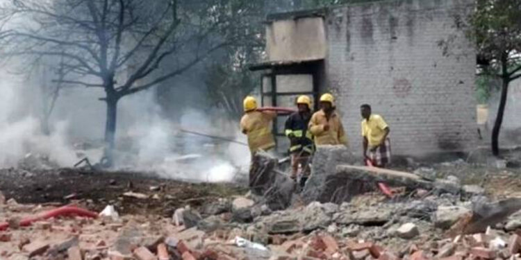 விருதுநகர் அருகே பட்டாசு ஆலையில் வெடி விபத்து : பெண் உயிரிழப்பு – 8 பேர் படுகாயம்