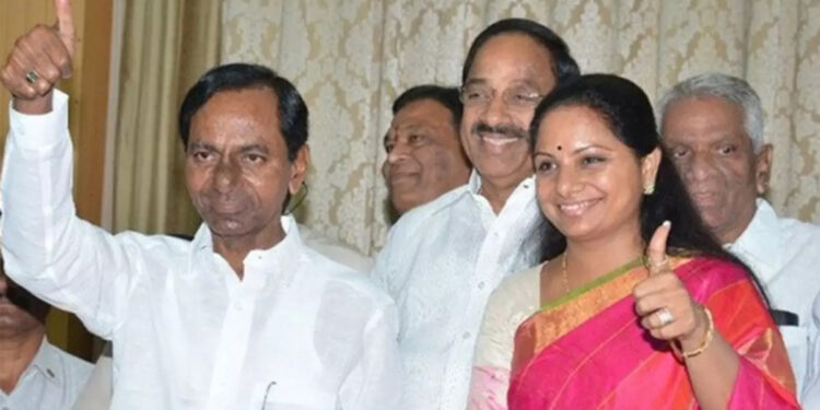 பிஆர்எஸ் கட்சியில் இருந்து கவிதா இடைநீக்கம் : சந்திரசேகர ராவ் அதிரடி நடவடிக்கை !