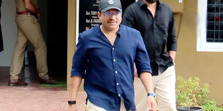 ‘கூலி’ பட நடிகர் சௌபின் சாஹிர் வெளிநாடு செல்லத் தடை : விருது விழாவில் பங்கேற்க அனுமதி மறுப்பு