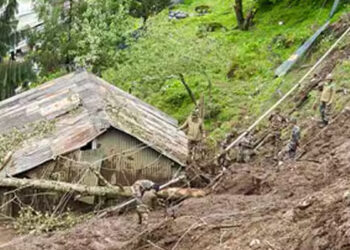 சிக்கிம் நிலச்சரிவு : ஒரே குடும்பத்தில் 4 பேர் பலி – 3 பேர் மாயம்