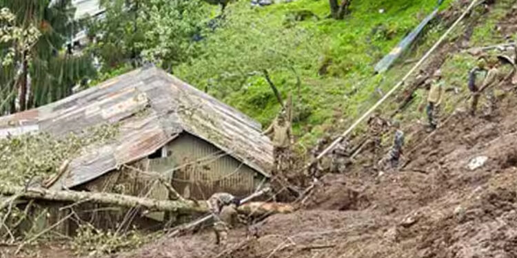 சிக்கிம் நிலச்சரிவு : ஒரே குடும்பத்தில் 4 பேர் பலி – 3 பேர் மாயம்