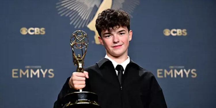 மிகக் குறைந்த வயதில் எம்மி விருதை வென்று உலக கவனத்தை ஈர்த்த சிறுவன் – யார் இவர் ?