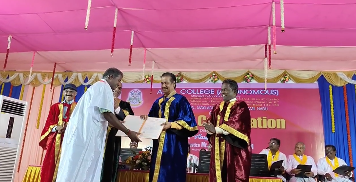 AVCகல்லூரியில் 2024-ஆண்டு பட்டபடிப்பை முடித்தவர்களுக்கு  பட்டமளிப்பு விழா