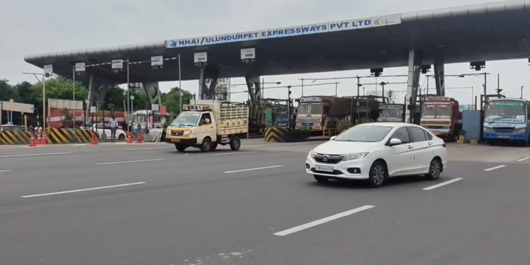 சுங்கட்டணம் 5 ருபாய் முதல் 395 ரூபாய் வரை உயர்த்தப்படுகிறது