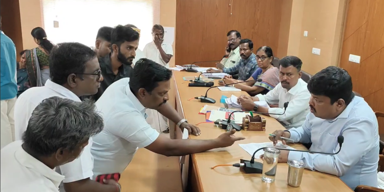 வெளிநாட்டில் இருப்பவர்கள் பாஸ்போர்ட்டை புதிதாக பாஸ்போர்ட் பெறும்போதும் காவல் நிலைய விசாரணையில் சம்பந்தப்பட்ட நபர்  