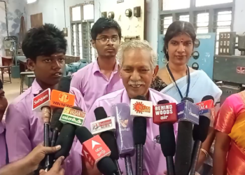 சீர்காழி 37-ஆண்டுகள் NLC-யில் பணியாற்றி ஓய்வு பெற்ற நிலையில் 72 வயதில் கல்விப்பயிலும் முதியவர்
