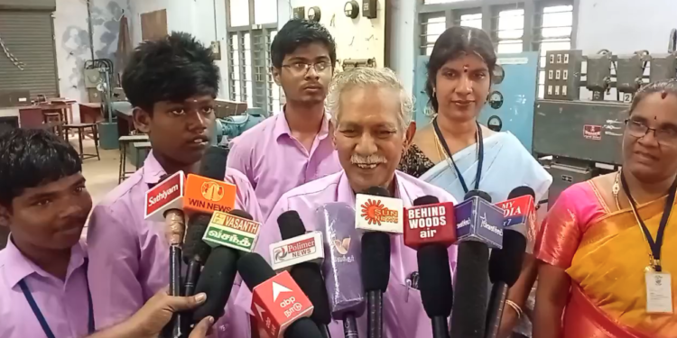 சீர்காழி 37-ஆண்டுகள் NLC-யில் பணியாற்றி ஓய்வு பெற்ற நிலையில் 72 வயதில் கல்விப்பயிலும் முதியவர்