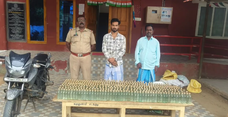 பாண்டிச்சேரி சாராயம் கடத்தி வந்த இருவர் கைது செய்யப்பட்டு சிறையில் அடைப்பு