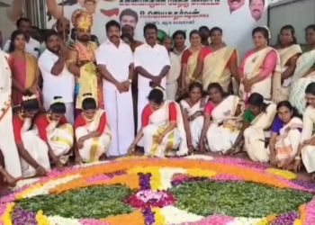 ஆற்றூர் பகுதியில் மாவேலி மன்னரை வரவேற்கும் விதமாக திருவாதிரை நடனமாடி உற்சாகமாக ஓணம் கொண்டாடிய அதிமுகவினர்
