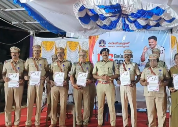 35 ஆண்டுகள் பணி நிறைவு செய்த காவலர்களுக்கு பதக்கங்கள்