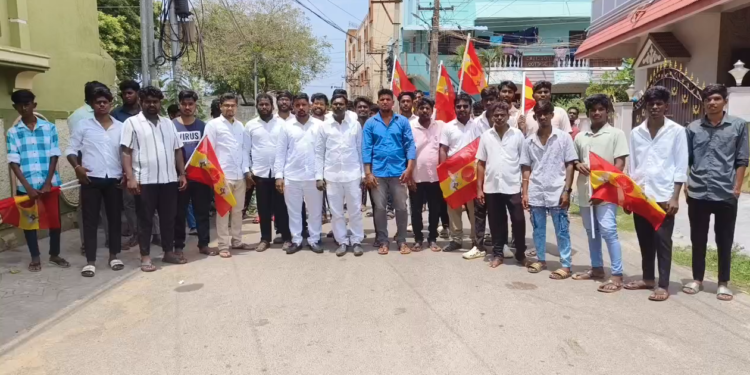 பூந்தமல்லி தொகுதியைச் சேர்ந்த நூற்றுக்கு மேற்பட்ட மாற்று கட்சியினர் த.வெ.க-வில் இணைந்தனர்