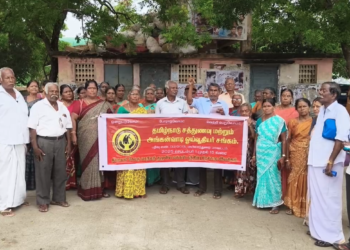 சீர்காழி புதிய பேருந்து நிலையத்தில் தமிழ்நாடு சத்துணவு & அங்கன்வாடி ஓய்வூதியர் சங்கத்தினர் பல்வேறு கோரிக்கை
