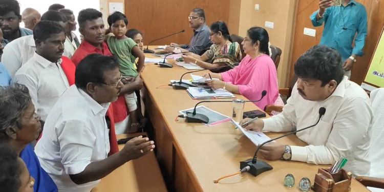 பூந்தாலை கிராமத்தில் தனி நபரால் ஆக்கிரமிப்பு செய்யப்பட்ட வீடு &இடத்தை மீட்டு தர கோரி கோரிக்கை மனு