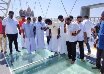 கன்னியாகுமரி கடல் நடுவே அமைந்துள்ள கண்ணாடி பாலத்தில் கீறல் தளவாய் சுந்தரம் ஆய்வு