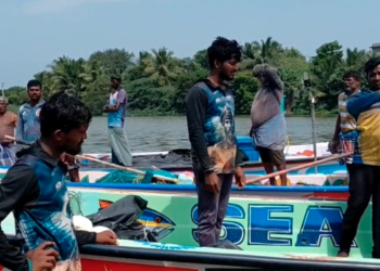 இலங்கை கடற்கொள்ளையர்கள்  கத்தி உள்ளிட்ட ஆயுதங்கள் கொண்டு தாக்குதல் நடத்தி அட்டூழியம்