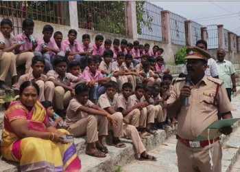 திருத்தணியில் பருவ மழை முன்னிட்டு தீயணைப்பு துறையினர் ஒத்திகை பயிற்சியில் அசத்தல்