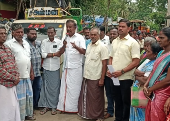 இலவச வீட்டுமனை பட்டா குடிநீர் உள்ளிட்ட அடிப்படை வசதிகள் செய்து தரக்  மல்லியம் கிராமத்தில் பல்வேறு கட்சியினர் ஆர்ப்பாட்டம்