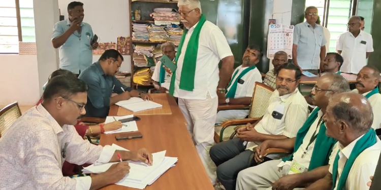 மயிலாடுதுறை மாவட்டத்தில் அரசு நேரடி நெல்கொள்முதல் நிலையங்களில் நடைபெற்ற வரும் முறைகேடுகனளை கண்டித்து போராட்டம்