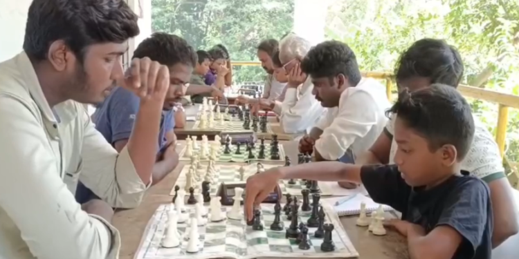 மாநில அளவிலான சதுரங்க போட்டி 15-க்கும் மேற்பட்ட மாவட்டங்களில் இருந்து600-க்கும் மேற்பட்ட போட்டியாளர்கள் பங்கேற்பு