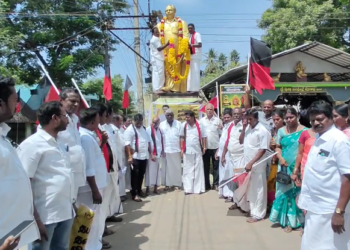 மயிலாடுதுறை அண்ணாவின் பிறந்தநாளினை முன்னிட்டு திருவுருவ சிலைக்கு DMK-வினர் மாலை அணிவித்து  உறுதிமொழி