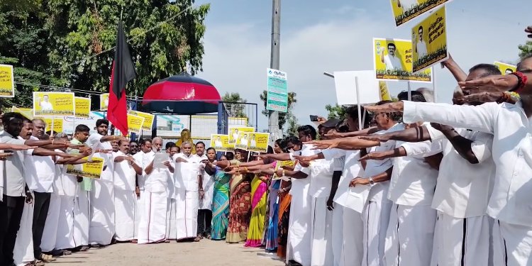 பேரறிஞர் அண்ணாவின் பிறந்தநாளை முன்னிட்டு கொரடாச்சேரியில் அண்ணா சிலைக்கு மரியாதை செலுத்தி உறுதி மொழி