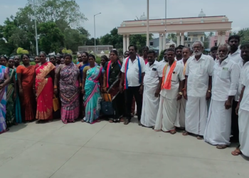 சேந்தங்குடி வள்ளாலகரம் பகுதி கிராம மக்கள் தங்களுக்கு இலவச வீட்டு மனை பட்டா வழங்க கோரி மாவட்ட ஆட்சியரிடம் கோரிக்கை மனு