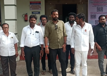 மயிலாடுதுறையில் TVK தலைவர் விஜய்யின் மக்கள் சந்திப்பு நிகழ்ச்சிக்கு அனுமதி கேட்டு தவெகவினர் S.P அலுவலகத்தில் மனு