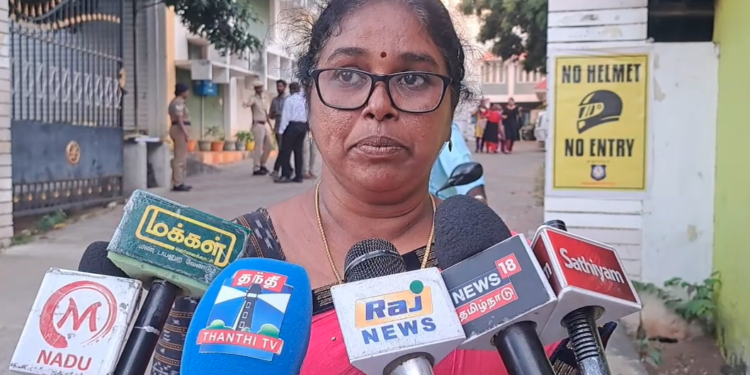 இரணியலில் செயல் அலுவலர் தூய்மை பணியாளர்களை திட்டியதாக வெளியான வீடியோ தவறானது என வீடியோவை நீக்ககோரி கோரிக்கைமனு