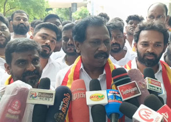 திருவள்ளூர் மாவட்டத்திற்கு வரும்27ஆம் தேதிTVKதலைவர் விஜய் பிரச்சாரத்திற்கு அனுமதி கேட்டு 3மாவட்டச்செயலாளர்கள் SPஅலுவலகத்தில் மனு