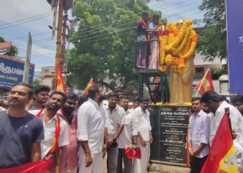 தந்தை பெரியாரின் பிறந்த நாளினை முன்னிட்டு மயிலாடுதுறையில் TVKசார்பில் திருவுருவ சிலைக்கு மாலை மரியாதை