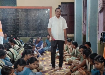 திருக்கடையூர் கோவிலில் சல்லடையில் சலிக்க சலிக்க வந்த பணம் குவியல் நூற்றுக்கணக்கானோர் என்னும் பணி