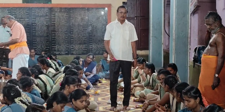 திருக்கடையூர் கோவிலில் சல்லடையில் சலிக்க சலிக்க வந்த பணம் குவியல் நூற்றுக்கணக்கானோர் என்னும் பணி