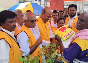 ஆவடி மார்க்கெட் லயன்ஸ் கிளப் சார்பாக 1நாள் சேவை திட்டத்தின் கீழ் தூய்மை பணியாளர்களுக்கு நலத்திட்ட உதவி வழங்கும் நிகழ்ச்சி