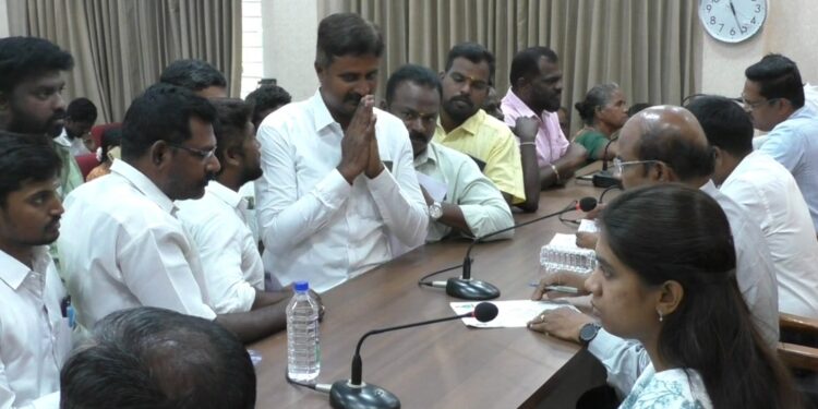 பார்களில் சட்ட விரோதமாக மது விற்பனை.. நாதக மனு..!