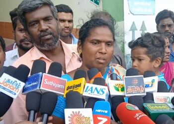 பள்ளி மாணவிகள் 3 பேர் சாணி பவுடர் குடித்து தற்**லை முயற்சி