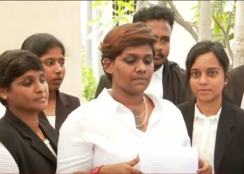 பூ மார்க்கெட்டில் பெண் அணிந்து வந்த உடையால் பிரச்சனை