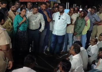 மருத்துவர்களின் அலட்சியத்தால் உயிரிழந்ததாக கூறப்படும் பெண்ணின் உறவினர்கள் சாலை மறியல்