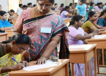 ஆசிரியர் பணியில் தொடர ‘டெட்’ தேர்வு கட்டாயம் – உச்சநீதிமன்றத்தின் தீர்ப்பு யாருக்கு பாதகம் ?