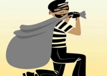 குழந்தை கழுத்தில் கத்தி வைத்து தாயிடம் நகை பறித்தவர் கைது