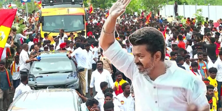 திருச்சி விஜய் பிரசாரக் கூட்டத்தில் சொதப்பல் : 8 மணி நேரம் காத்திருந்த தொண்டர்கள் ஏமாற்றம்