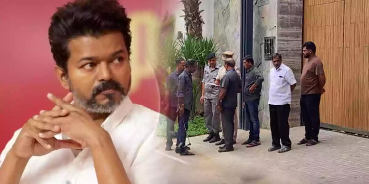 விஜய் வீட்டில் வெடிகுண்டு நிபுணர்கள் சோதனை : மர்ம நுழைவால் பரபரப்பு