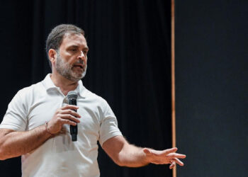 தலைமை தேர்தல் ஆணையர் மீது ராகுல் குற்றச்சாட்டு